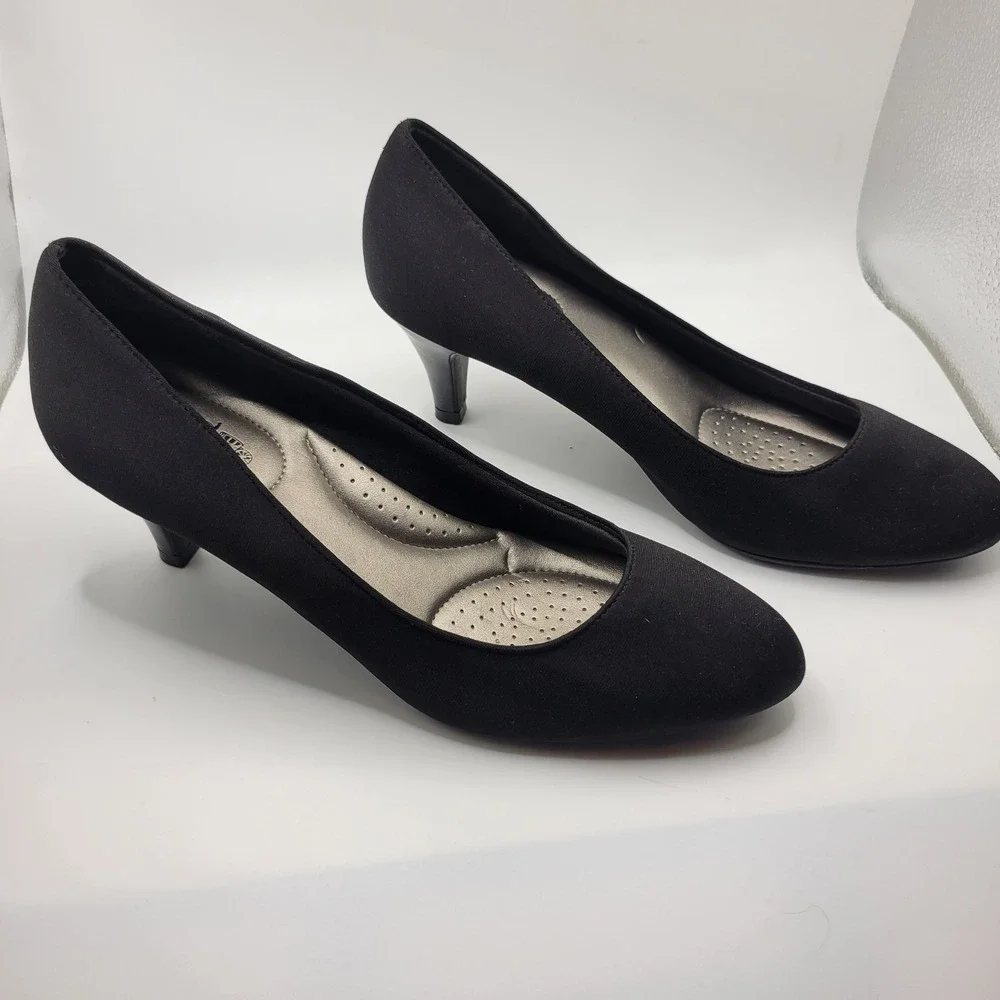 Coach and Four Women Black Slip On Satin Pump with 2.5 Inch Heel Size 7.5 Office